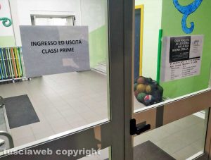 Orte - Crolla il controsoffitto della palestra della scuola elementare