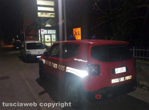 Orte - Crolla il controsoffitto della palestra della scuola elementare - I vigili del fuoco