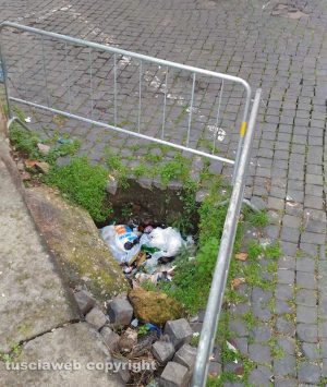 Viterbo - Rifiuti a via Dobici
