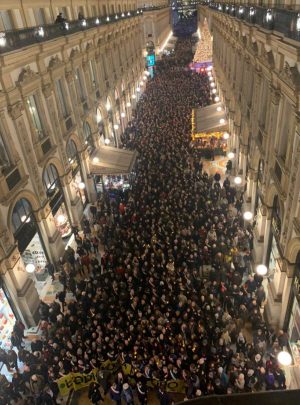 Milano - Centinaia di sindaci in marcia per Liliana Segre