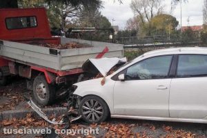Lubriano - Auto contro furgone