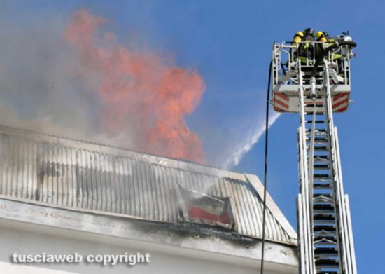 Montefiascone - Incendio palazzo via Tagliamento 12