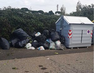 Montalto Marina - Rifiuti abbandonati