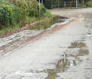 Vetralla - Buche in strada del Giardino 