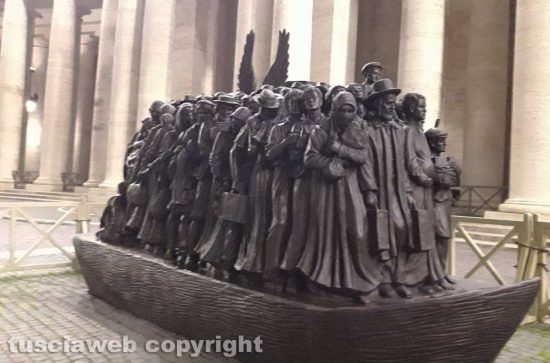 Roma - "Angel unwares", il monumento al migrante in piazza San Pietro