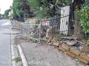 Montefiascone - Il muro di cinta distrutto nell'incidente