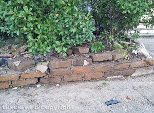 Montefiascone - Il muro di cinta distrutto nell'incidente