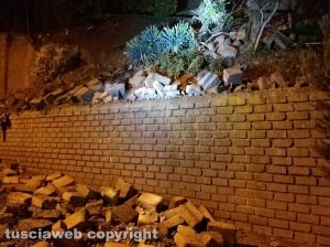 Montefiascone – Crolla muro di contenimento, paura in via Coste