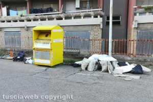Viterbo - Rifiuti in via Agnesotti