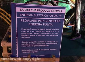 Tuscania - Diecimila bottiglie di plastica per l’albero di Natale “a pedali”