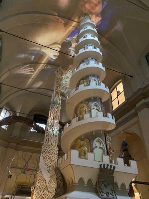 Spirale di fede esposta a Milano