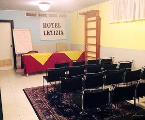 Orte - La sala conferenze dell'hotel Letizia