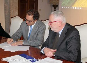 Viterbo - Il rettore Stefano Ubertini e il presidente del centro studi Santa Rosa Attilio Bartoli Langeli