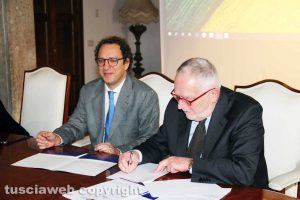 Viterbo - Il rettore Stefano Ubertini e il presidente del centro studi Santa Rosa Attilio Bartoli Langeli