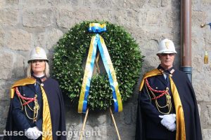 Viterbo - Le corone fuori San Francesco