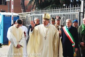 Viterbo - La deposizione delle corone fuori San Francesco