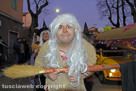 Viterbo - La calza della befana più lunga del mondo