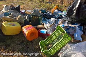 Montefiascone - I rifiuti sul lungolago