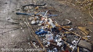 Montefiascone - I rifiuti abbandonati nella valle del lago