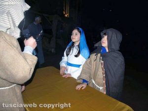 Viterbo - Il presepe vivente nella basilica di San Francesco