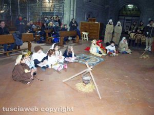 Viterbo - Il presepe vivente nella basilica di San Francesco
