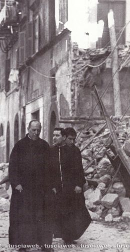 Tuscania - Terremoto a del 1971 - Don Lidano parroco di San Marco