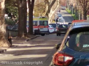 Viterbo - Uomo dà in escandescenze, interviene la polizia
