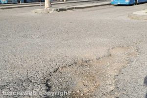 Viterbo - Buche al capolinea Cotral di Riello