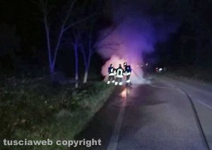 Auto a fuoco sulla Castrense