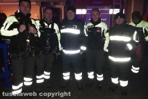 Viterbo - La befana "atterra" a piazza del comune