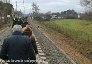 Ragazzo travolto e ucciso dal treno - Disagi per i pendolari