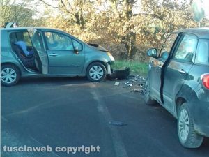 Montefiascone - Scontro tra due auto in via Fiordini