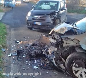 Montefiascone - Scontro tra due auto in via Fiordini