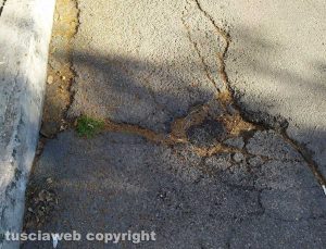 Viterbo - Buche a via Monfalcone