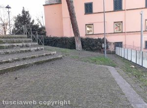 Viterbo - Il guano nei pressi di Porta Romana