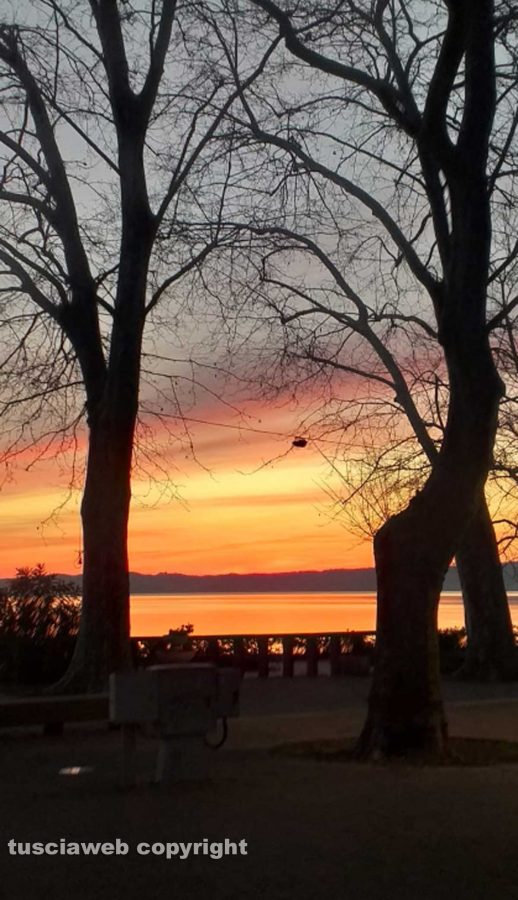 Tramonto sul lago di Bolsena