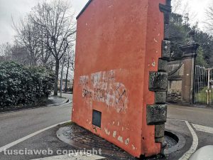 Viterbo - A viale Trieste ricompare la scritta "Anna non l'ha fatta Frank"
