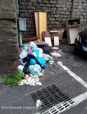 Viterbo - Il degrado fuori porta san Pietro