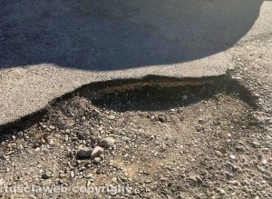 Viterbo - Buche al parcheggio delle Pietrare