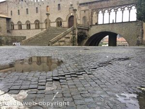 Viterbo - Pavimentazione deformata a piazza San Lorenzo