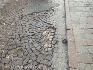 Viterbo - Buche in via Maria S.S. Liberatrice