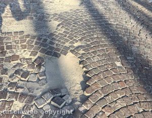 Viterbo - Buche in via Maria S.S. Liberatrice