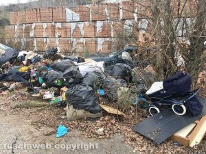 Orte - La discarica abusiva vicino alla ex fornace