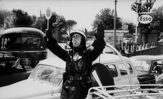 Alberto Sordi ai tempi del Vigile