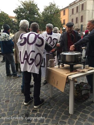 La manifestazione “Sos Lago Marta - No geotermia”
