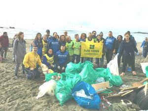 Pulizia della spiaggia a Ostia lido 