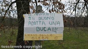Montefiascone - Un precedente cartello di protesta in località Castellaccio 