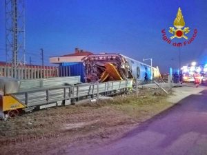 Il treno deragliato nel Lodigiano