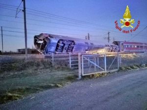 Il treno deragliato nel Lodigiano