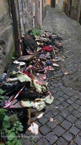 Viterbo - Via dei Mille - I resti dell'incendio del mese scorso